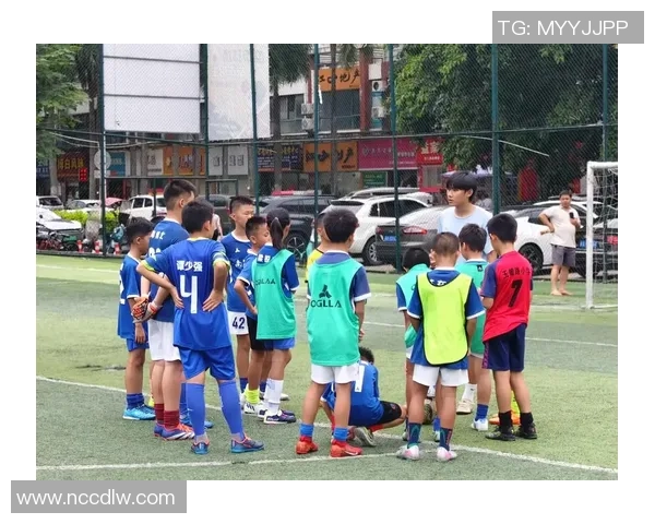 你足球怎么才能更好地提升技术水平和团队配合能力呢