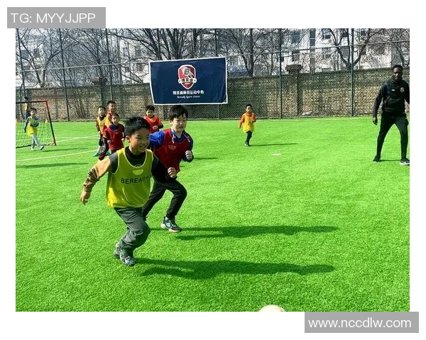 足球背挡技巧解析与实战应用提升球员比赛表现的关键因素